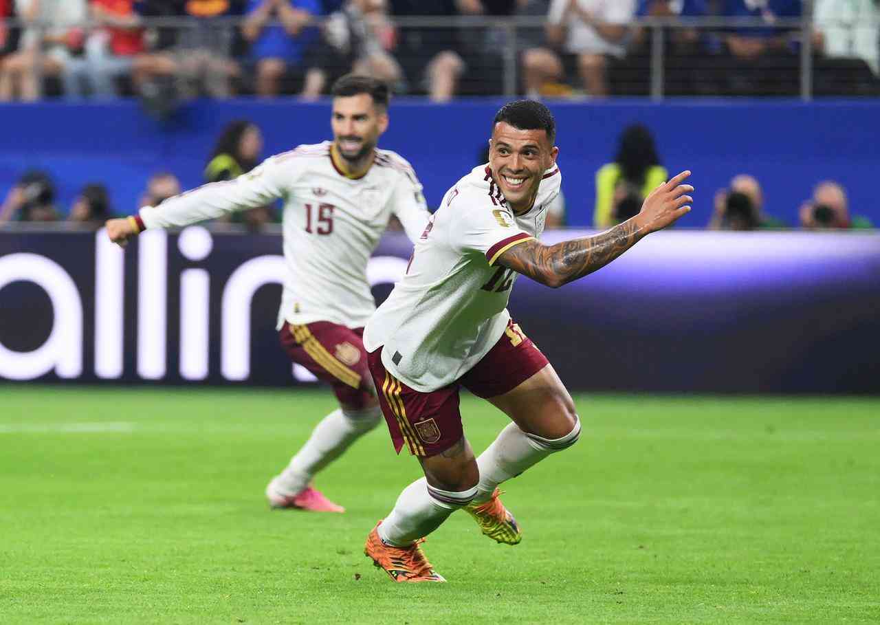 【W杯】スペインが4大会ぶりの決勝進出！ パスワークで圧倒して2得点、エムバペなどフランスの強力攻撃陣を封じて快勝 (1/2) - サッカーマガジンWEB