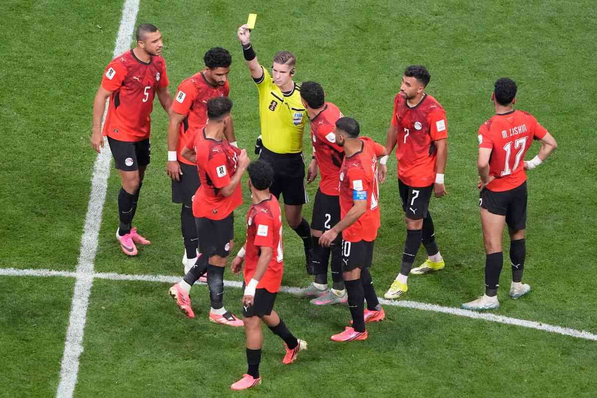 【Ｗ杯】エジプト　後半ＡＴ以降に警告６枚の大荒れ「判定が明らかに不公平」　スタッフは２度の抗議で退場…アルゼンチンに大逆転負け（スポーツ報知） - Yahoo!ニュース