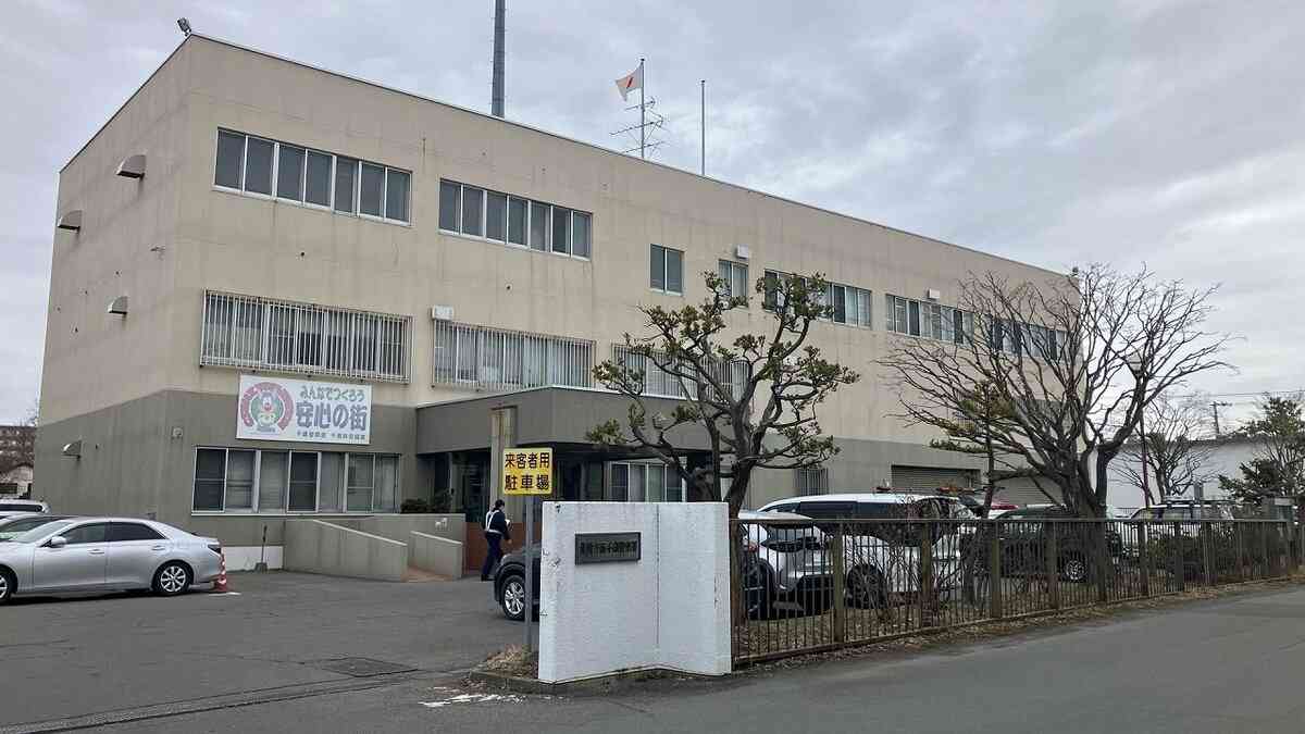 刃物を向けたまま接近する女に警察官が上空へ拳銃を発砲　銃刀法違反の疑いで自称無職の女（42）を逮捕　弾丸は捜索中　北海道恵庭市 | 北海道のニュース｜HBC北海道放送