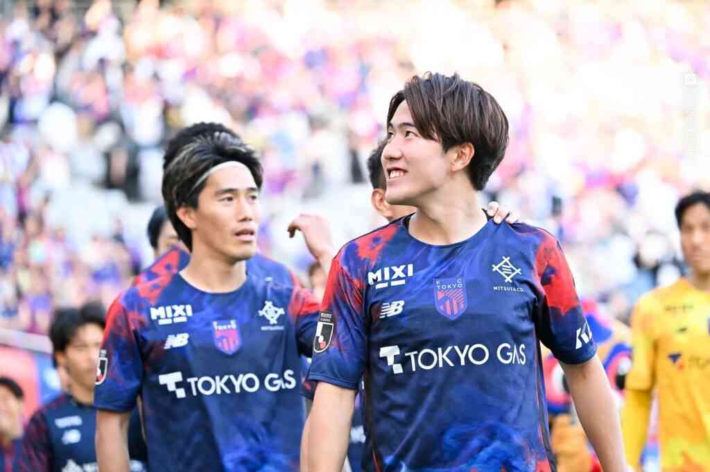 佐藤龍之介がバレンシアに到着！　空港で待ち構えていた報道陣に「とても興奮しています」…まもなく正式契約にサインへ（サッカーキング） - Yahoo!ニュース