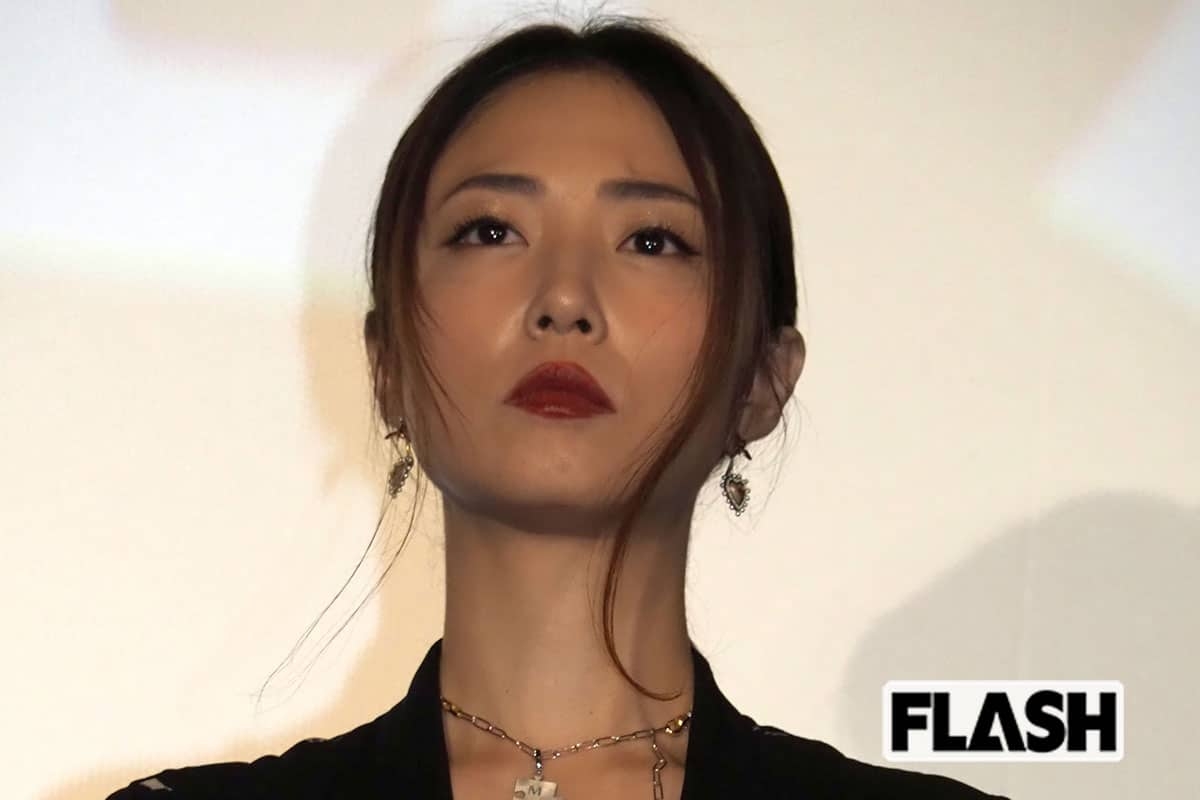 MEGUMI「ほうれい線が薄くなる」マッサージに医師が「ほぼ無理」と注意喚起…美容キャラで露出増加も “カリスマ扱い” に募る不信 | Smart FLASH/スマフラ[光文社週刊誌]