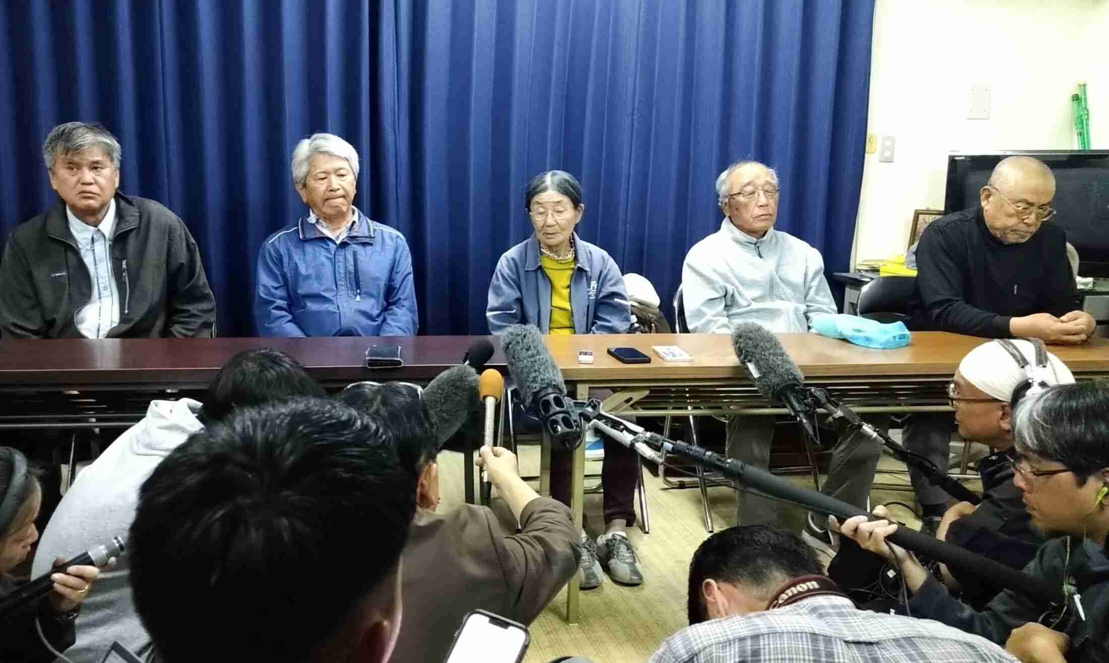 「あの謝罪会見で左端にいた人じゃん…」“辺野古転覆事故”、反基地団体幹部に中国共産党系メディアとの不可解な接点「中国人女性記者3人を船に乗せていた」（文春オンライン） - Yahoo!ニュース