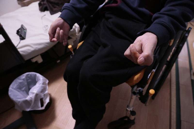 「マスクせえや言わんかったら」暴行受け半身不随、男性の後悔