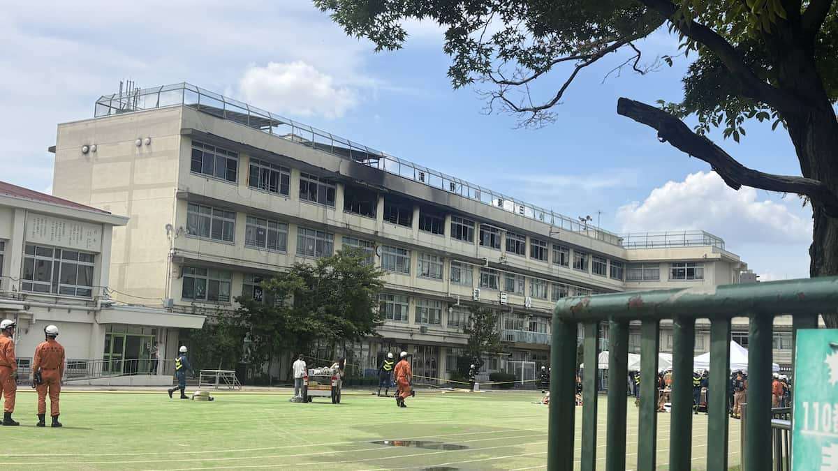 東京・小学校火災、3年生以上は分散登校へ　校舎改築、児童の心のケアも - 産経ニュース