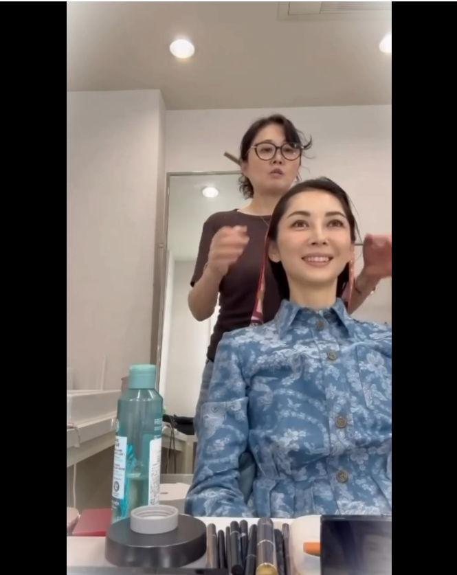 伊東美咲、49歳現在の近影 変わらぬ透明感に反響「美しさが劣化してない」「エルメスさん思い出します」