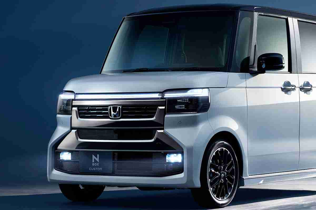 【なぜ「オラオラ顔」は増える？】新型「N-BOX」に見るホンダの狙いと市場のギャップ。日本で「メッキグリル」が支持される理由（carview!） | 自動車情報サイト【新車・中古車】 - carview!