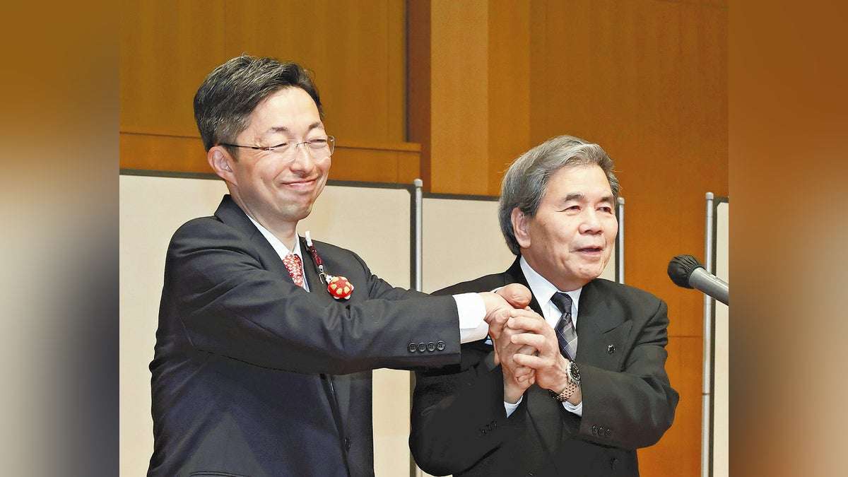 熊本県知事選初当選の元副知事、左手首から先がない障害「だからこそできる福祉ある」…両親に感謝：地域ニュース : 読売新聞