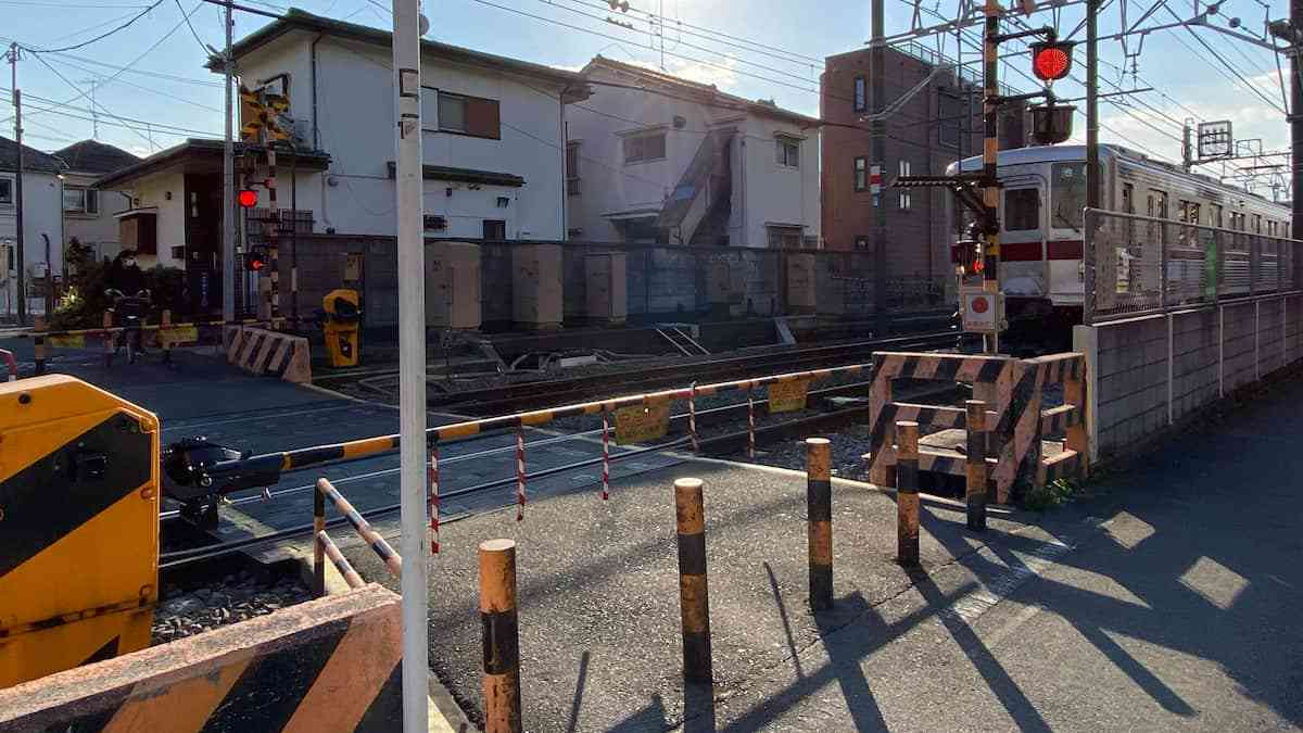 車内でプロレス技、尻に棒…スマホに暴行動画　職場いじめの末に殺害か　列車自殺強要事件 - 産経ニュース