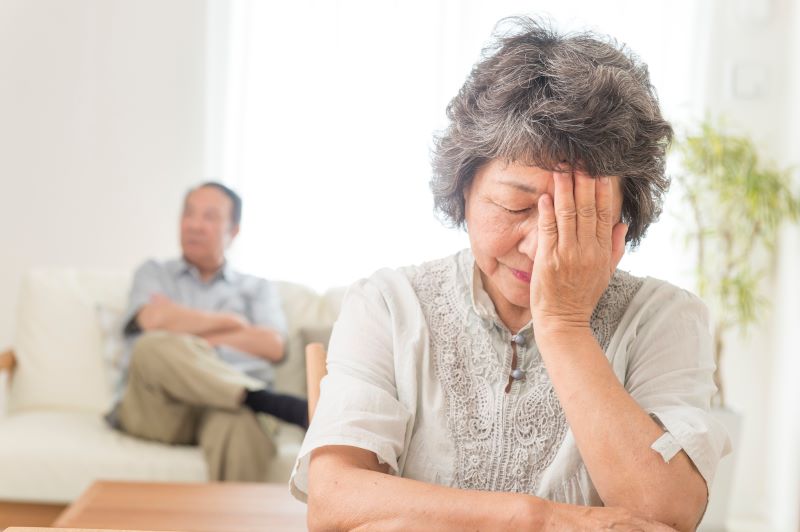 《仮面夫婦という選択肢》関係が冷え切っているのに離婚しない理由「経済的な安定」「孤独死を避けられる」「世間体を維持できる」…“離婚する”より上回るメリット (1/2)| 女性セブンプラス