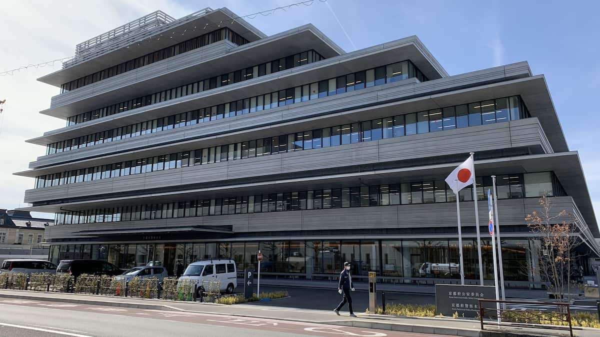 10代の息子と暮らす自宅で夫を包丁で刺す　容疑で54歳女を現行犯逮捕　直前に口論か - 産経ニュース