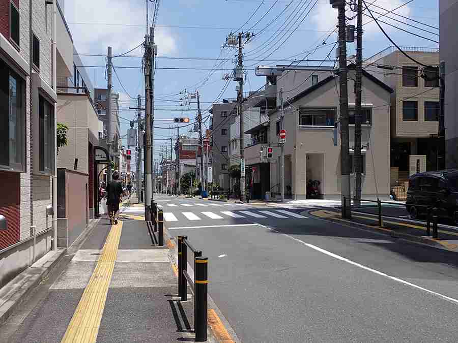 「たしかに危険」サッカー三笘選手が事故した現場に行ってみた 表示なき「隠れ歩車分離式信号」のワナ（乗りものニュース） - Yahoo!ニュース