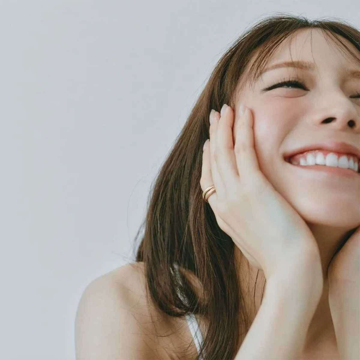 「お腹のうぶ毛が濃くなって」貴島明日香さん(30)妊娠で心と体に生じた変化も「愛しいです」｜VERY（magacol） - Yahoo!ニュース