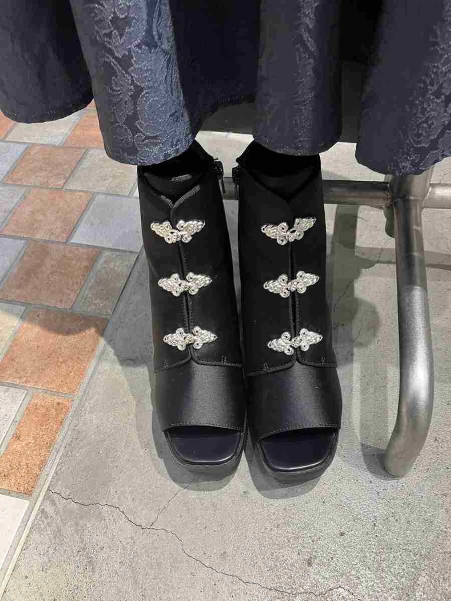 私90kgのデブだから接客されないのは百も承知なんだけど、さすがに靴くらいは接客してほしかった→体型によって接客態度が変わるの?