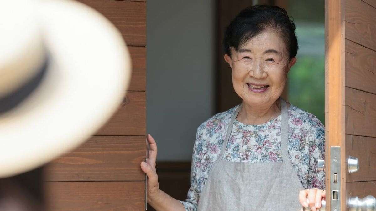 「今年は来なくていいよ」76歳実家の母がポツリ。毎年約12万円・新幹線の争奪戦も“親孝行”のはずが…〈お盆の帰省〉が消えた夏 | ゴールドオンライン