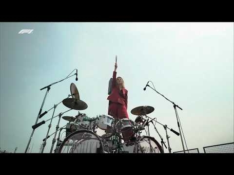 YOSHIKI Electrifies 130,000 Crowd at F1 Grand Prix.Historic Performance of National Anthem Kimigayo!
