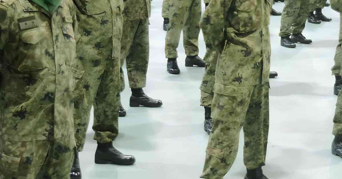 自衛隊の過度な勧誘「怖い…」　生徒に何度も電話やLINE
