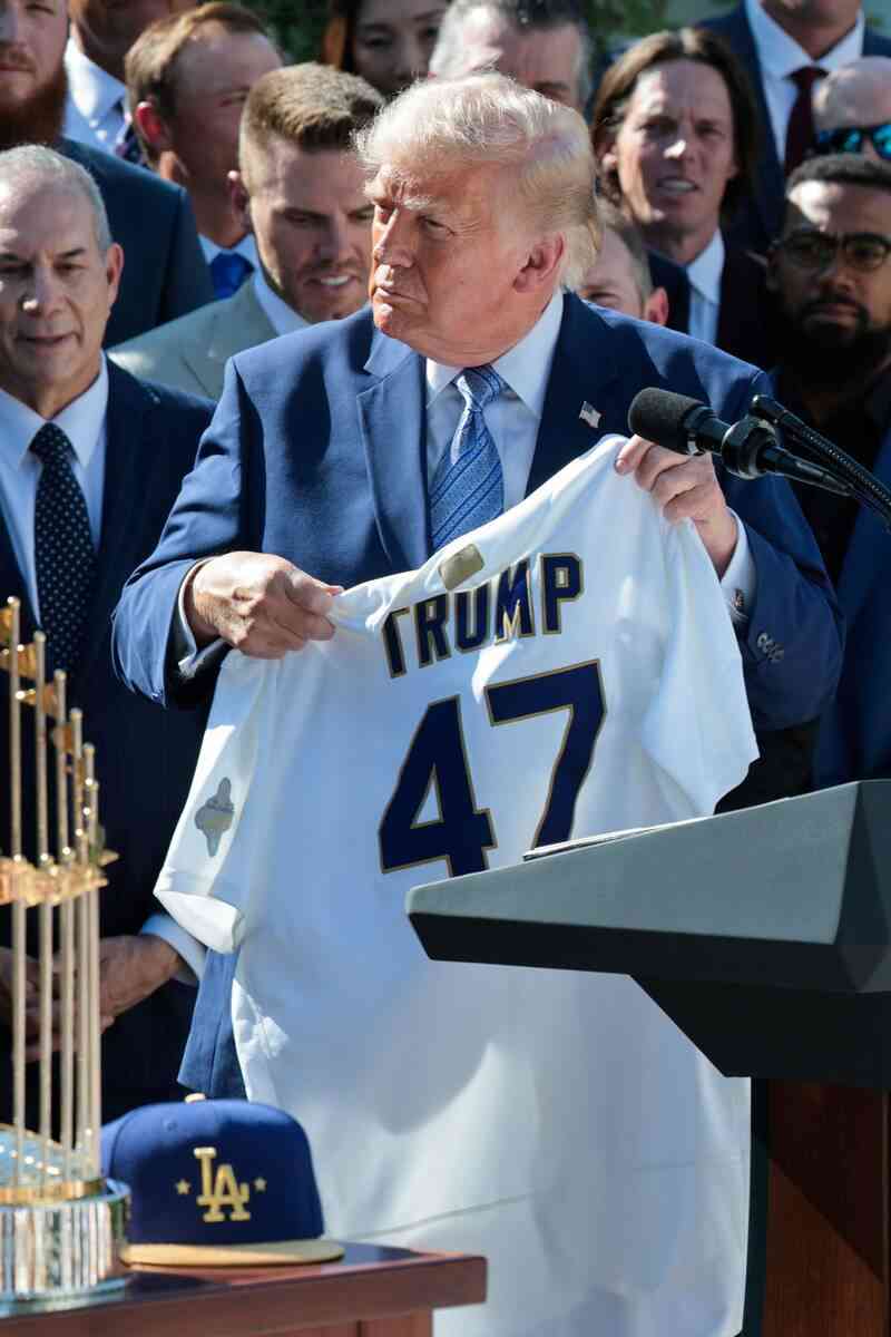 トランプ米大統領が２５分間の“絶賛の嵐”「誰もが彼を愛しています」　大谷翔平＆山本由伸とも握手…昨季王者ドジャースがホワイトハウス訪問（スポーツ報知） - Yahoo!ニュース