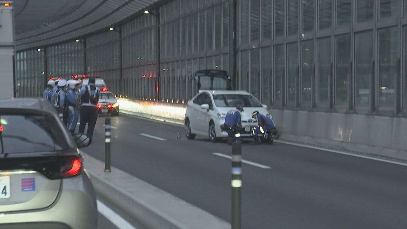 東京・中央区の勝どき陸橋で2人乗りバイクから女性が転落　後続車にひかれ搬送先の病院で死亡　バイク運転の男は逃走しひき逃げ容疑で捜査　警視庁月島署