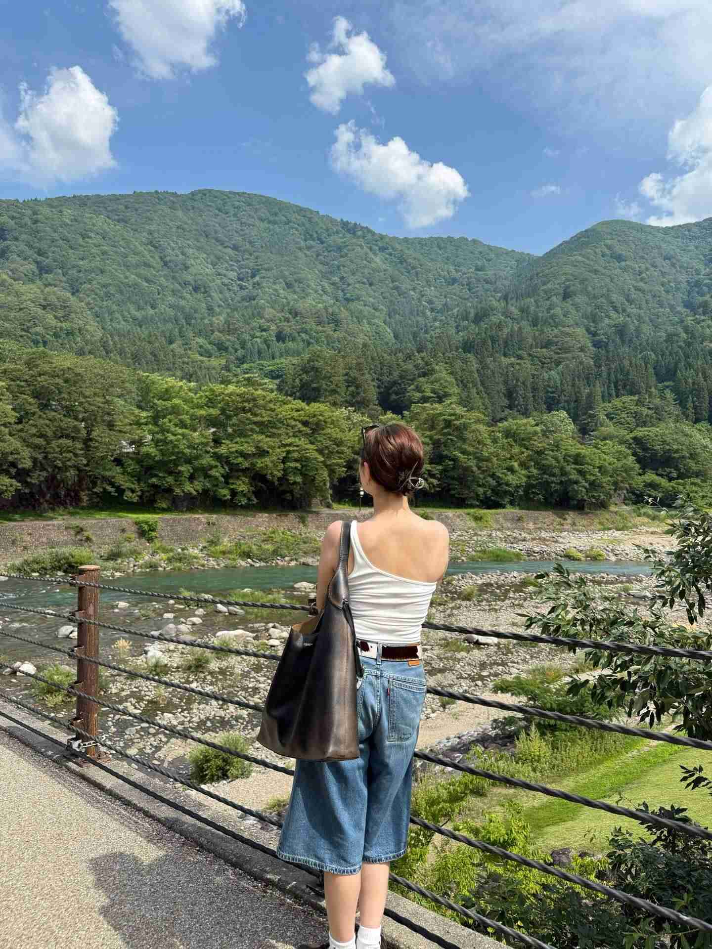「なんか出てる?」〝白ぴたトップス〟村重杏奈にSNS騒然！「なんか滲み出てる気が…」「これで街中は歩けません」