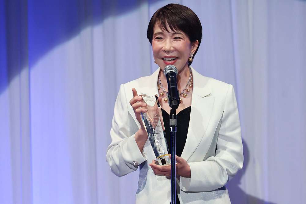 高市早苗内閣総理大臣が『第37回 日本ジュエリーベストドレッサー賞』に登壇！母の形見の真珠への想いとリーダーとしての覚悟を語る