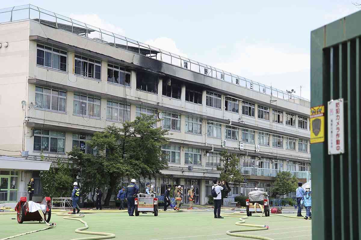 小学校火災「ミッション：インポッシブルみたいな避難」は正しかったのか「消化活動よりまず児童を階段から逃がすべきだった」の声も（デイリー新潮） - Yahoo!ニュース