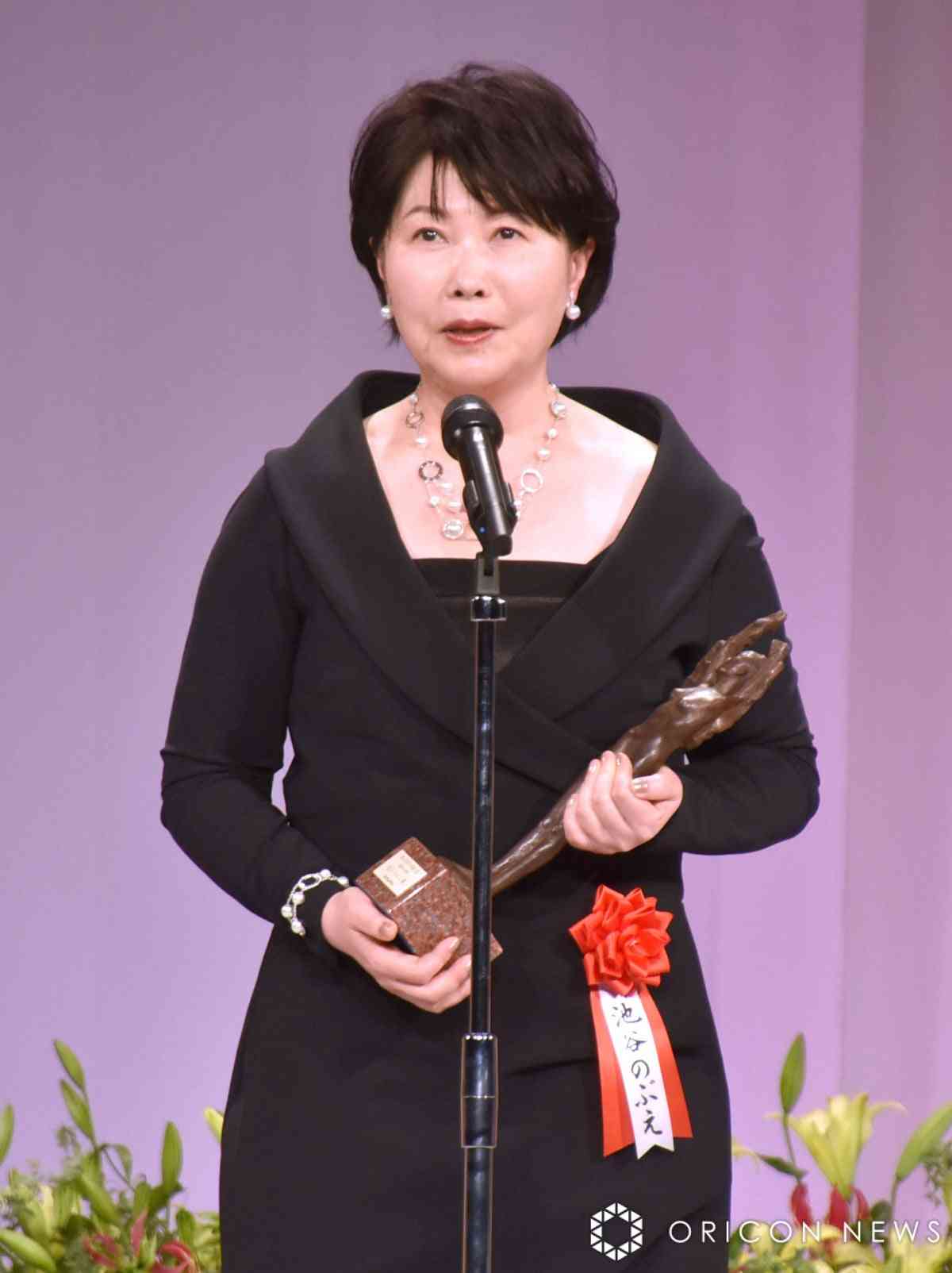 【読売演劇大賞】池谷のぶえが最優秀女優賞　硬軟自在のスピーチ「似たような演劇の道を進んでいる俳優さんの希望になれば」  | オリコンニュース（ORICON NEWS）