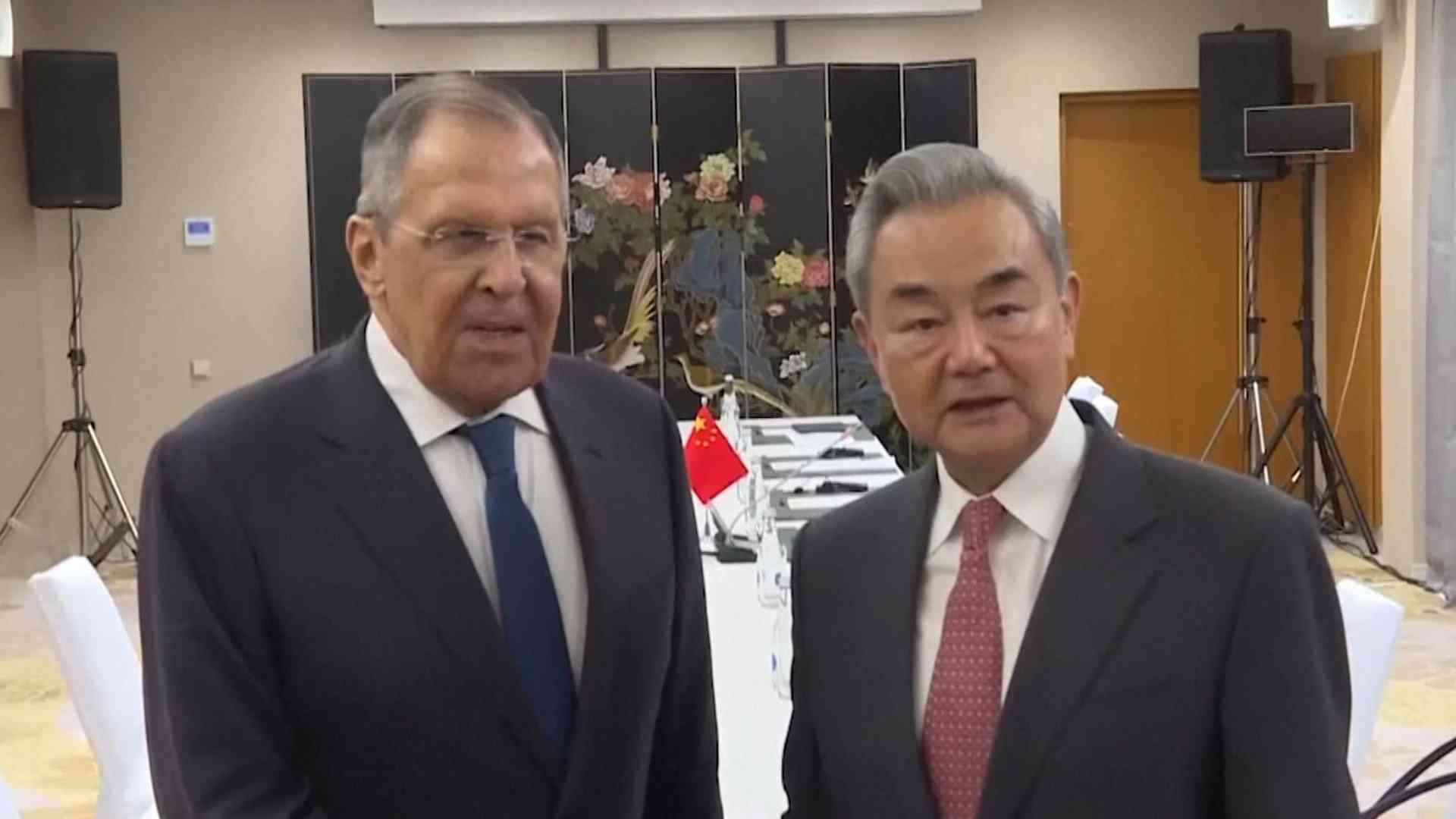 中国・王毅外相「日本の再軍備を許してはならない」ロシアのラブロフ外相と会談　連携して日本をけん制か（FNNプライムオンライン（フジテレビ系）） - Yahoo!ニュース