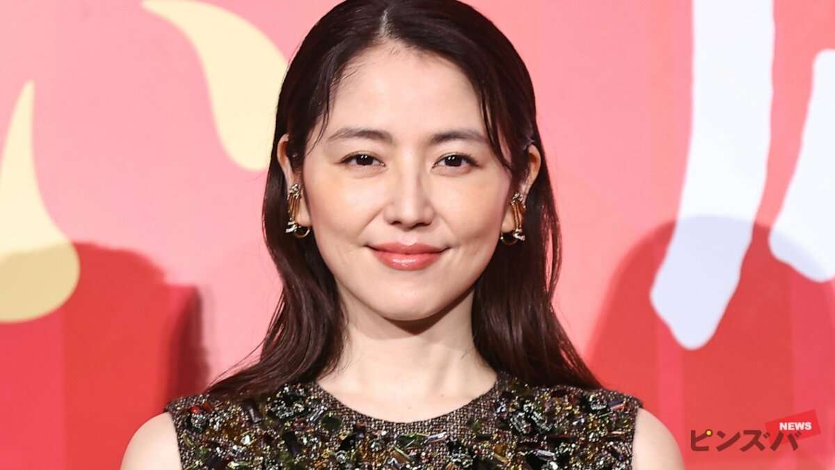 長澤まさみ、“脇腹ぱっくり”ボディスーツの街中疾走ショットが話題「違う人かと思ったくらい大人」　結婚後の変化も吐露｜概要｜ニュース｜ピンズバNEWS