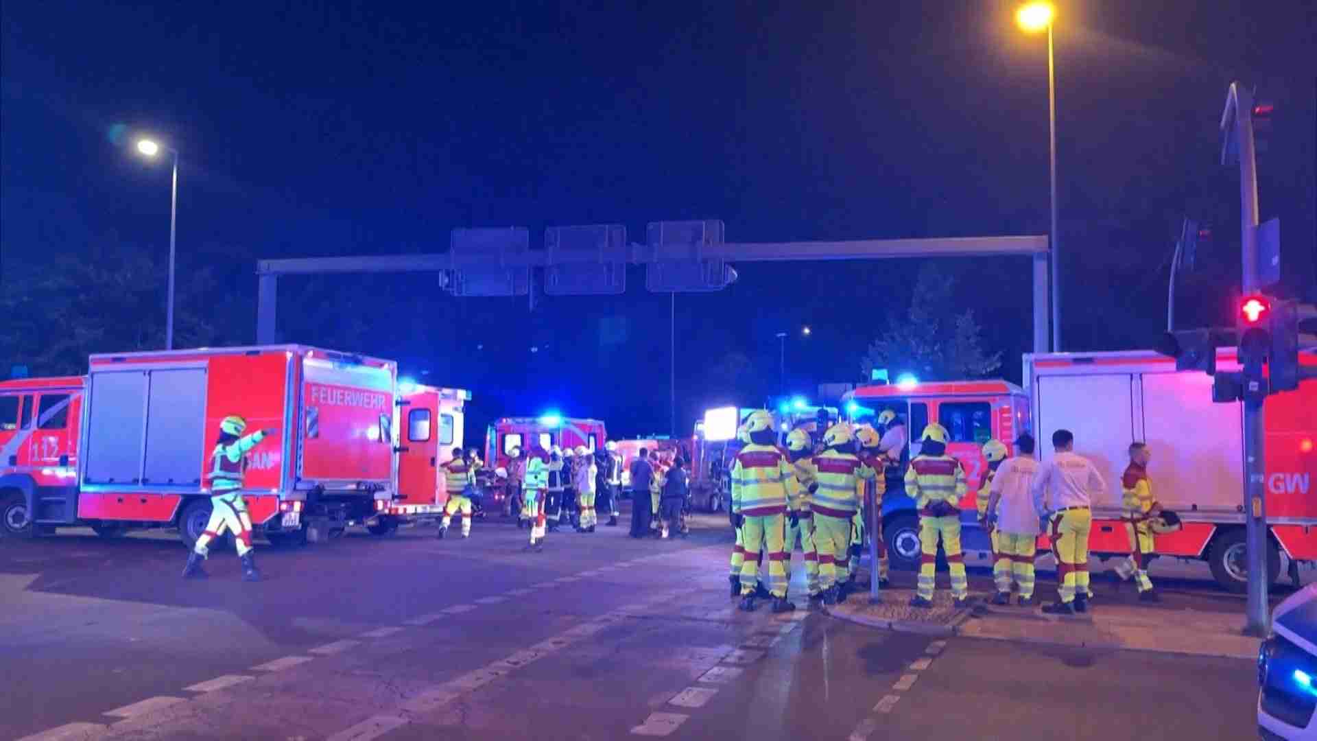 ベルリンで車が群衆に突っ込み1人死亡16人けが　性的少数者イベント開催中　ブランデンブルク門近くのティアガルデン（FNNプライムオンライン（フジテレビ系）） - Yahoo!ニュース