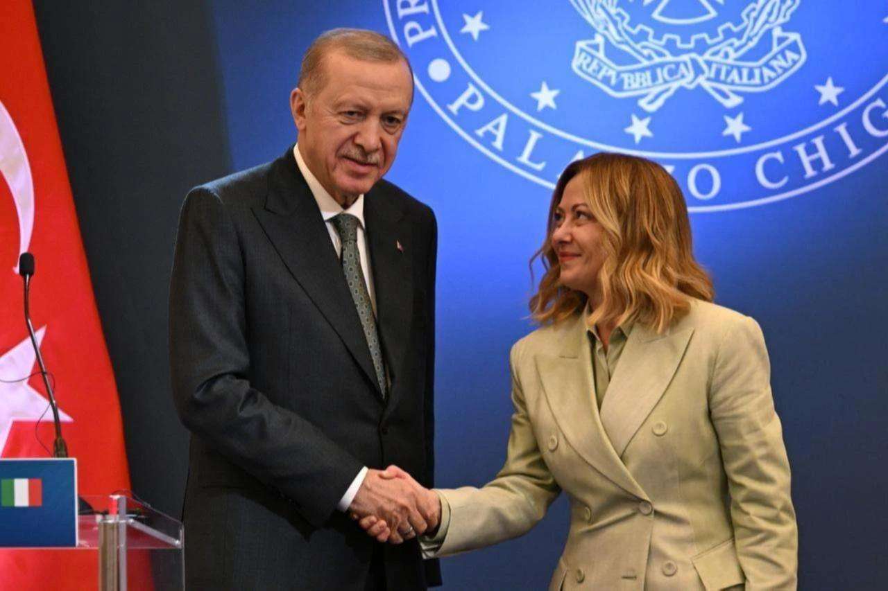 トランプ氏、イタリア首相を挑発する投稿にネット唖然。「必死すぎる」