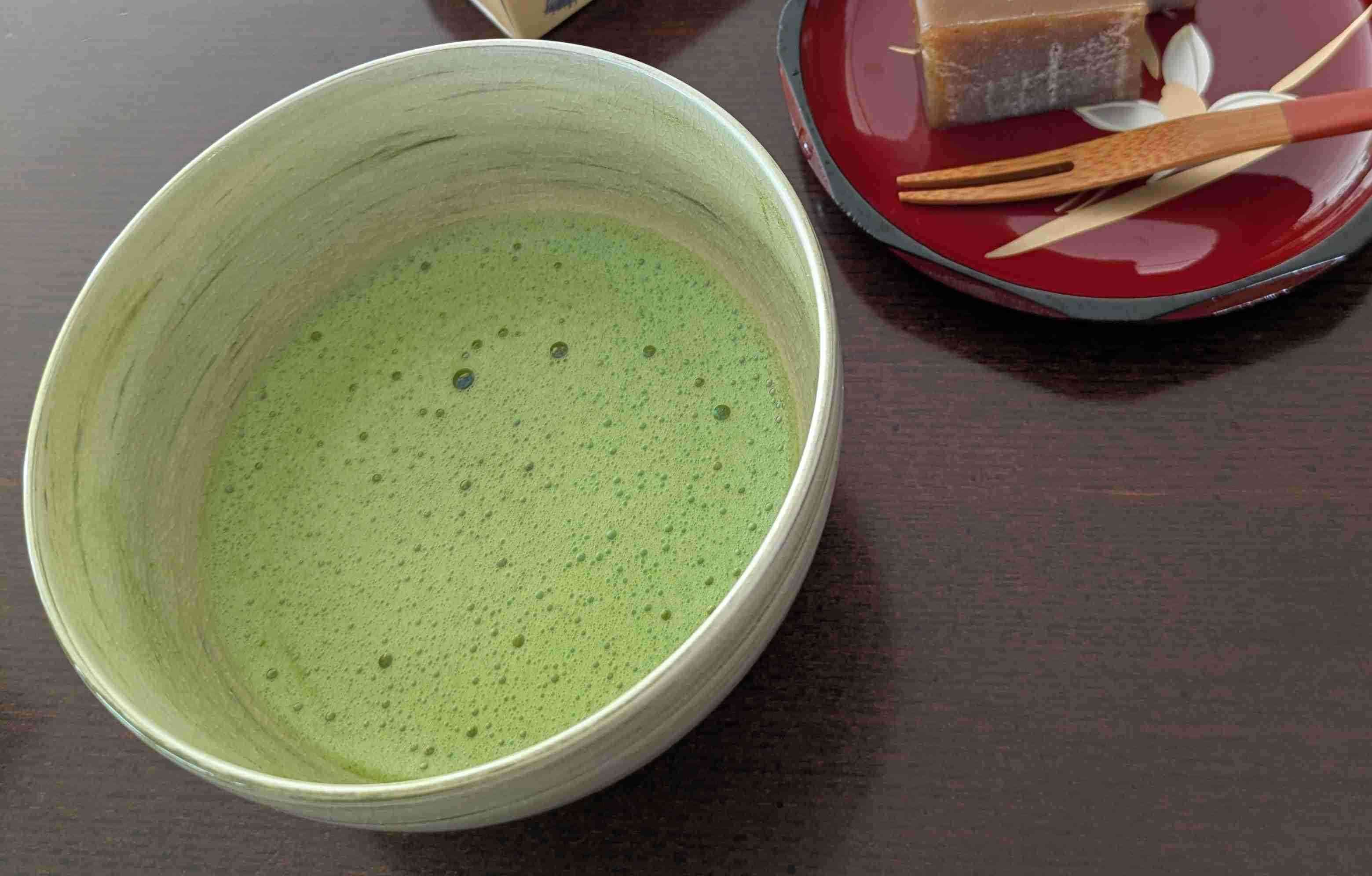 家で抹茶飲んでる人
