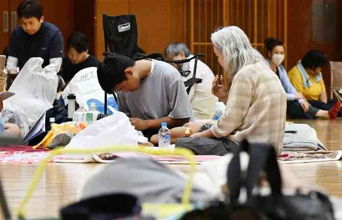 【熊本震度7】熊本県内2万2940戸で停電続く　九州電力送配電「順次復旧作業」（西日本新聞me） - Yahoo!ニュース