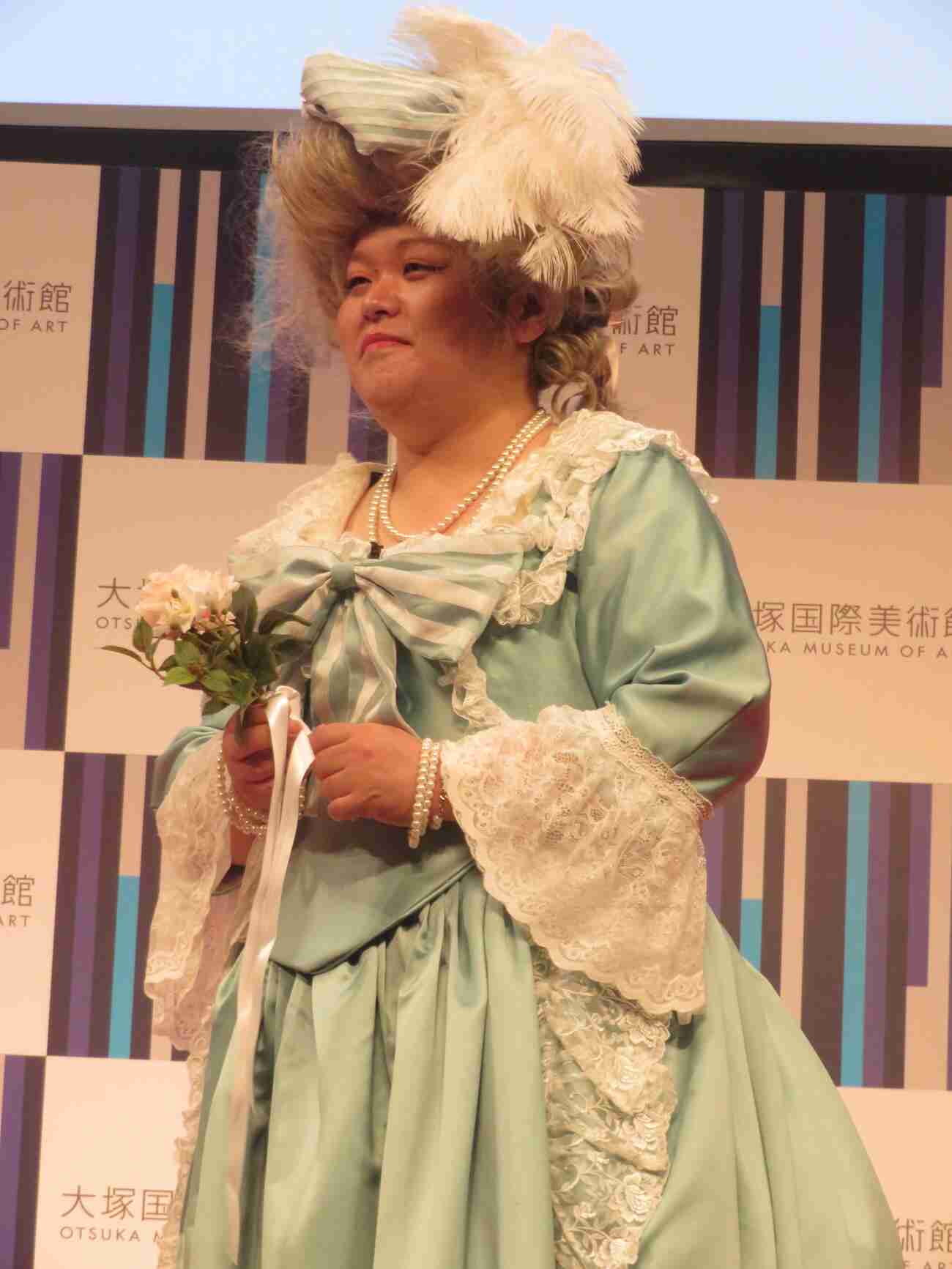 ぼる塾、名画になりきりコスプレ 田辺智加は自称「マリー・アントワネットの生まれ変わり」