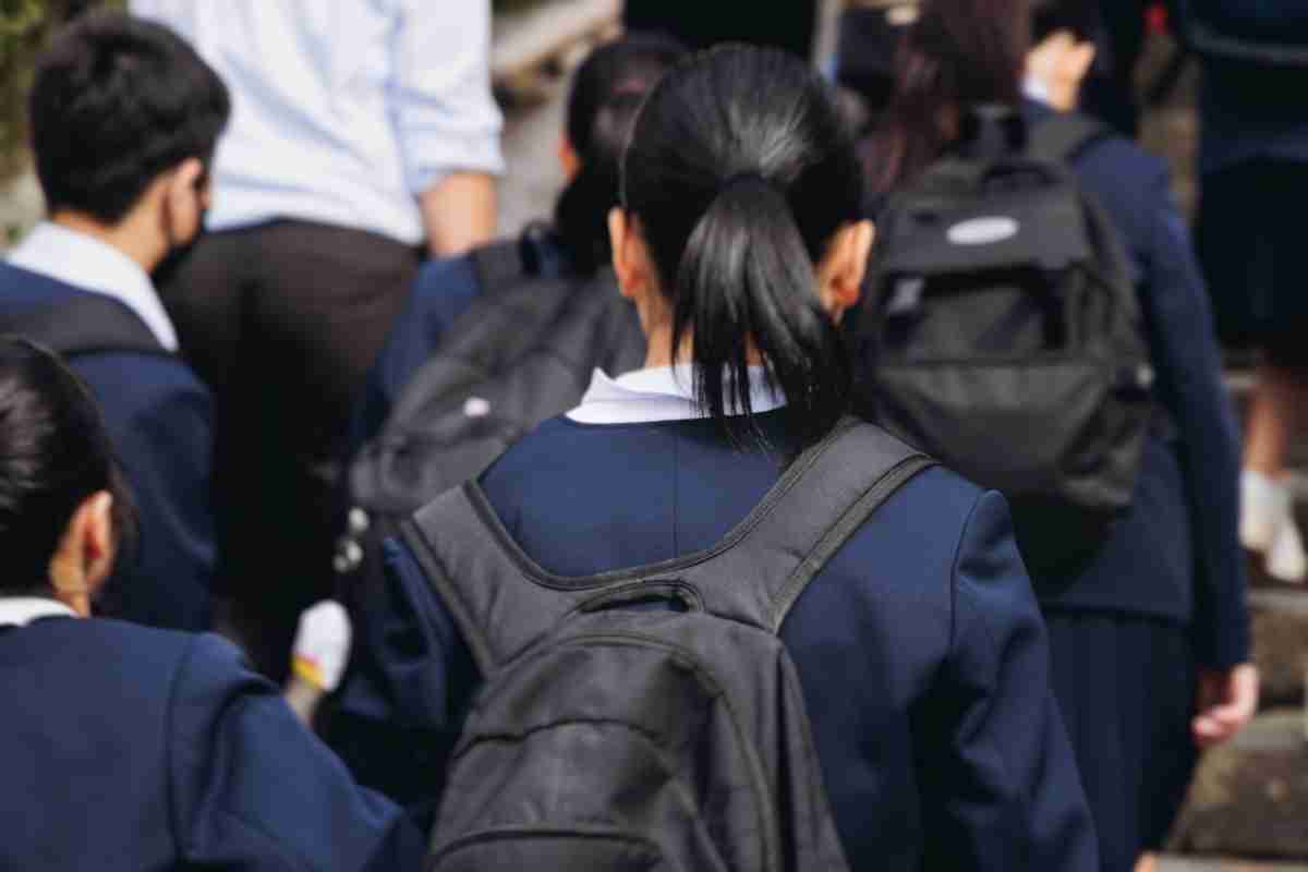中学生の息子の“京都の修学旅行”は「お小遣い5000円」ですが、念のため“追加で5000円”持たせたらママ友に「ルール違反は迷惑」と言われショック！ 心配ですしバレなければいいですよね？|ファイナンシャルフィールド|子育て