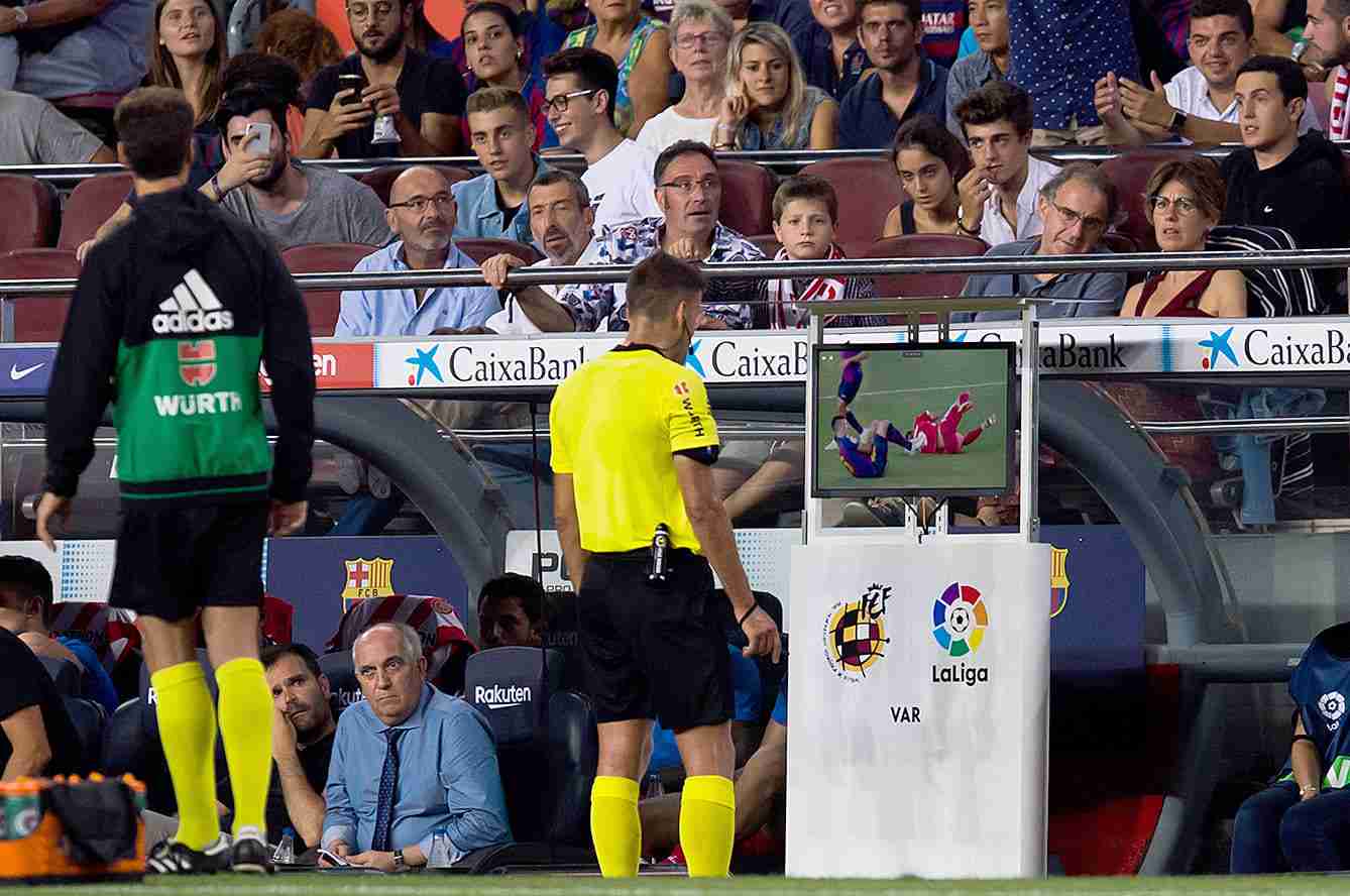 W杯で議論になったVAR、あなたは賛成？反対？