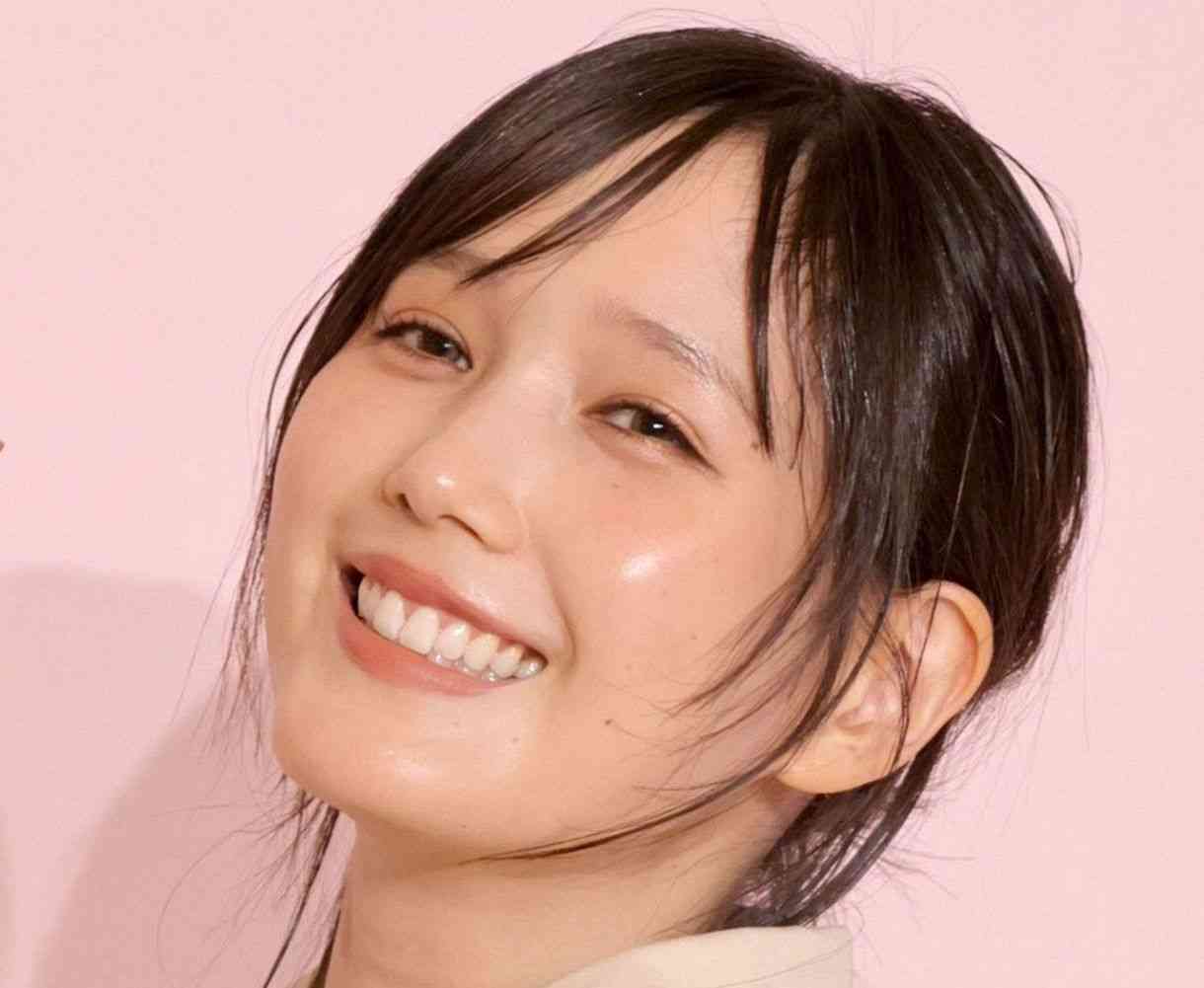 「隠して 隠して…」本田翼、衝撃的な姿にファン騒然 「そんな格好で外出？」「体感温度がマイナス2度下がりました」：中日スポーツ・東京中日スポーツ 