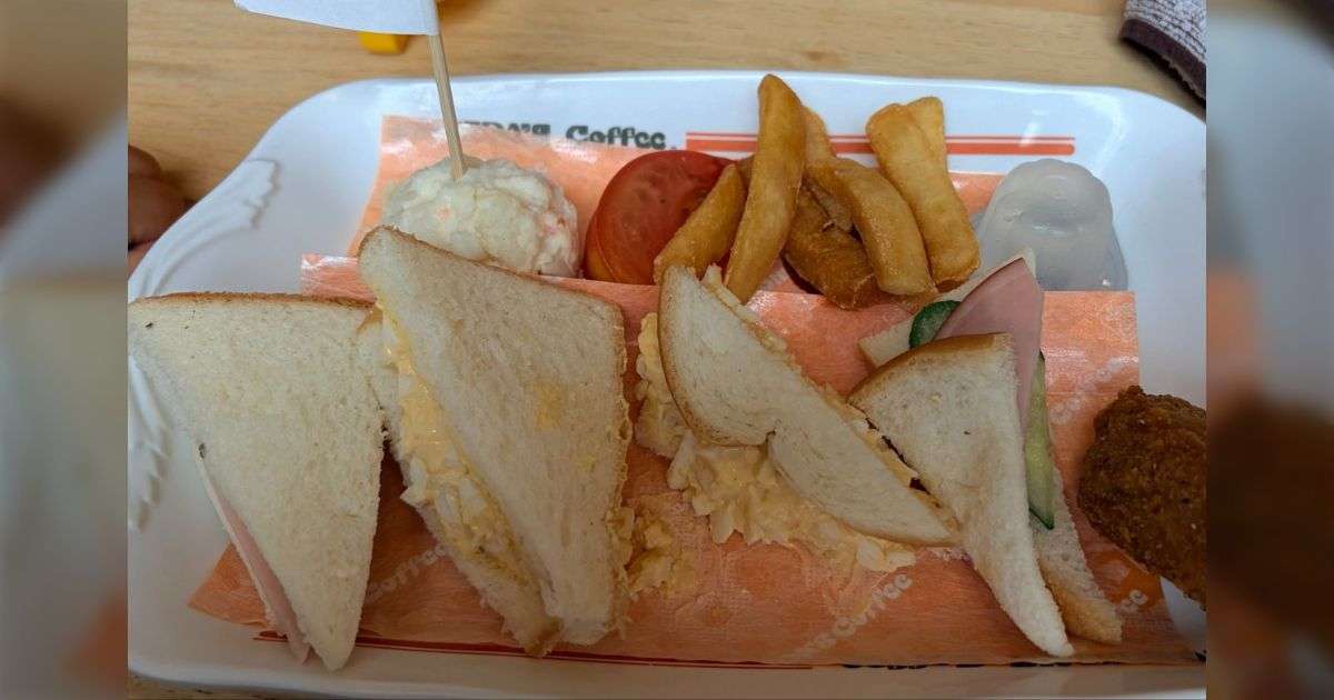 コメダの「大好きプレート」頼んだら大きさがバラバラのサンドイッチが来て泣いてる…「こんなの見たことない」「スタッフの切り方の問題」と議論に - Togetter
