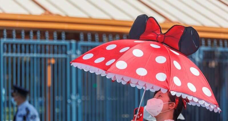炎天下の東京ディズニーでキャストに日傘が解禁、猛暑だけじゃない「本当の理由」（ダイヤモンド・オンライン） - Yahoo!ニュース