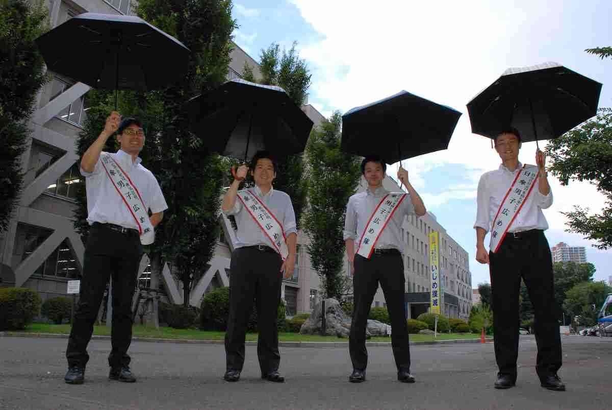 ​【マナー違反？】男性の日傘が邪魔で危ない件について語りたい