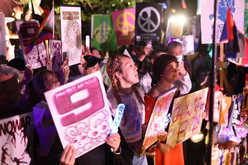 「めちゃくちゃな政治に抗議」　国会前デモに2万7000人