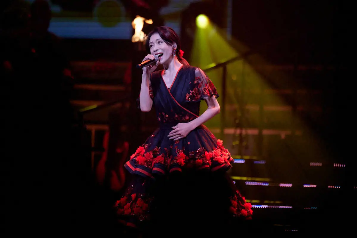 中森明菜　61歳誕生日に「ありがとうー！みんな～！」　20年ぶりの全国ツアーの東京公演