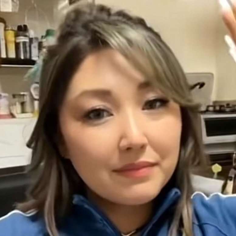 《同居女性の唇を糸で縫いつけ》正座して「痛い、痛い」と言いながら自ら針を…元交際相手が見た花柄タトゥー女(49歳)に“監視された生活”「言いつけを守らない、直さないと」冬に屋外に閉め出し