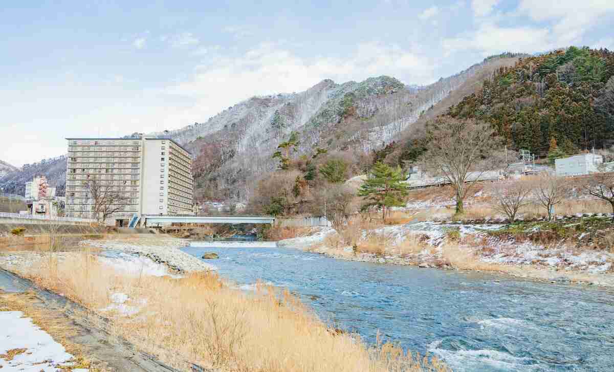 「新幹線で1時間の地方へ移住し週2出社」　“転職なき移住”により移住の流れは増加傾向 | AERA DIGITAL（アエラデジタル）