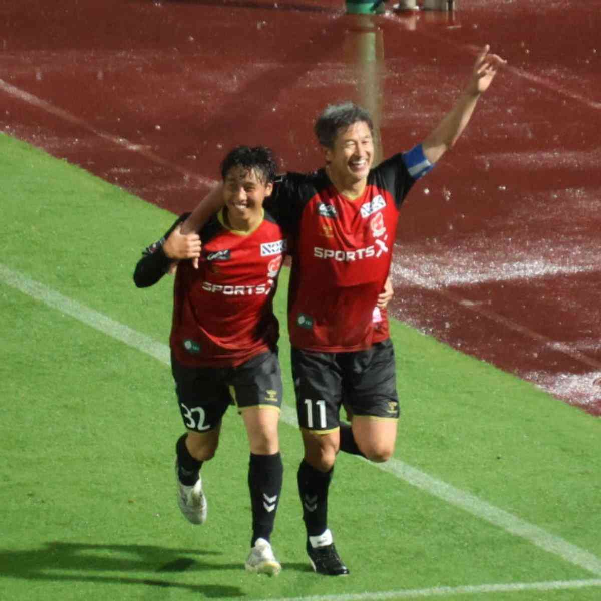 キングカズが4年ぶりに公式戦でゴール!! 59歳4か月29日で先発、後半7分に福島加入後初弾