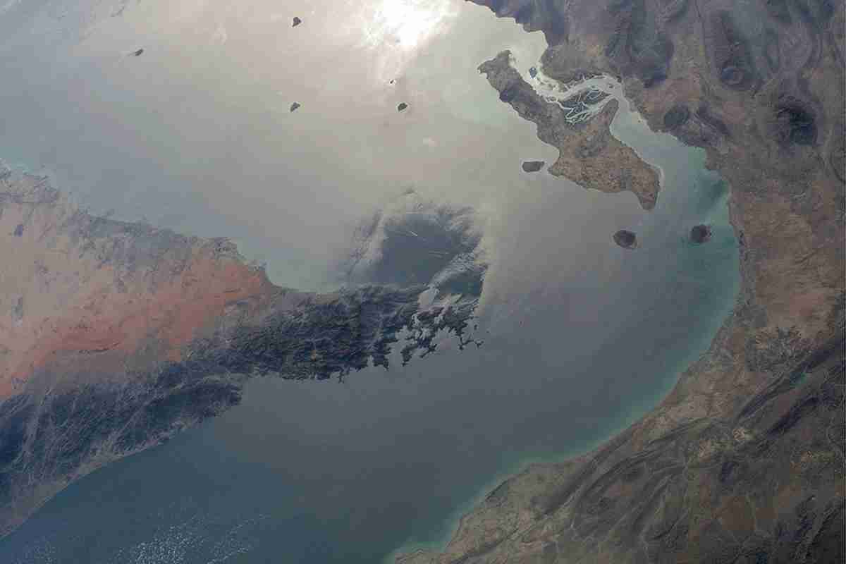 ホルムズ海峡はなぜあんな地形なのか、いずれはふさがる運命 | ナショナル ジオグラフィック日本版サイト