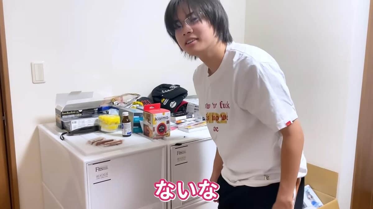 元「小学生ホスト」琉ちゃろ、大学受験生になった姿に驚き おしゃれに興味「ない」...部屋に美少女フィギュア