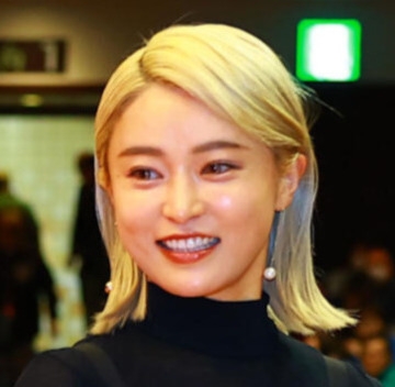 小島瑠璃子、父親役もこなす育児に葛藤「胸がしんどくて涙がでそう」 - 芸能 : 日刊スポーツ
