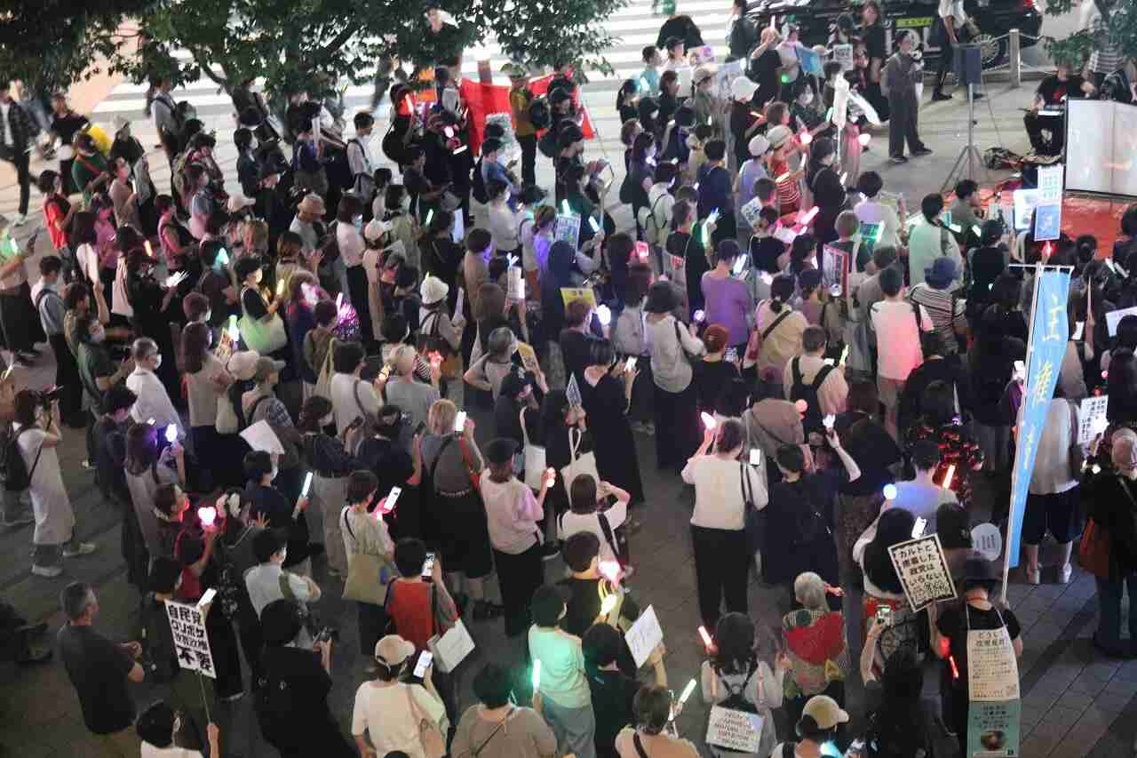「高市総理は国会に出ろ」「暮らしをよくする法案を」国会前デモ...新宿駅前でも呼応、抗議の声: J-CAST ニュース
