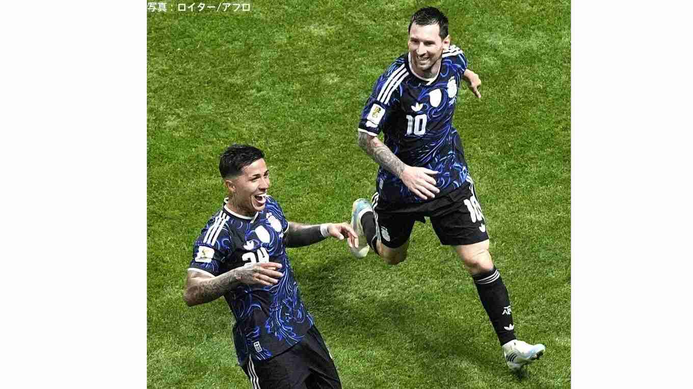 アルゼンチン、2大会連続の決勝進出！先制許すも後半ATにメッシのアシストから劇的逆転弾でイングランド撃破【北中米W杯】