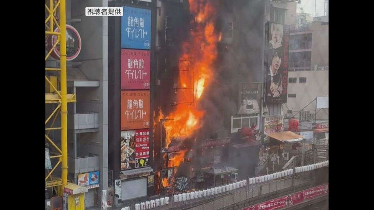 大阪・道頓堀ビル火災で消防隊員2人死亡　たばこの不始末原因か　ビルのテナント従業員を書類送検